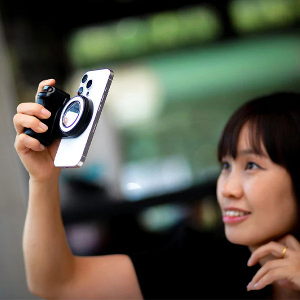 GearWaves 3-in-1 Magnetic Phone Grip & Mini Ring Light (Includes Remote) - Image 3